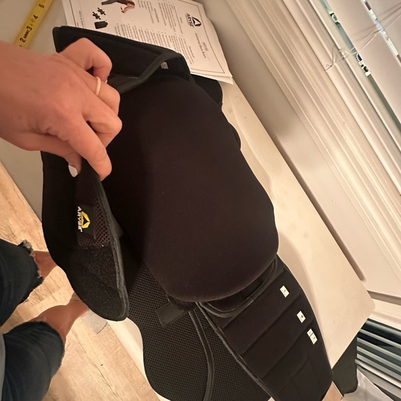 Aryse Live Elevated Universal Back Brace Lumbar Back Support Adjustable Fits All - Picture 7 of 14